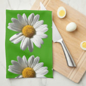 Weiße Gänseblütenmuster auf grüner Blume Handtuch (Viertel Falte)