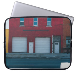 WEISSE GARAGE TÜREN SCHLIESSEN IM TAG LAPTOPSCHUTZHÜLLE