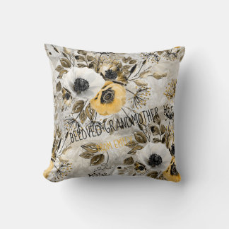 Weiße, gelbe Anemone auf graubraunem Hintergrund. Kissen