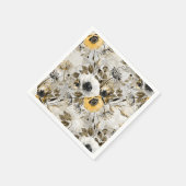 Weiße, gelbe Anemone auf graubraunem Hintergrund. Serviette (Ecke)