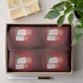 Weiße, gemütliche Weihnachtskerzen auf Rot mit Hol Seidenpapier (Geschenk)