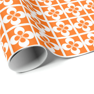 Weiße geometrische Blüten auf Orange Geschenkpapier