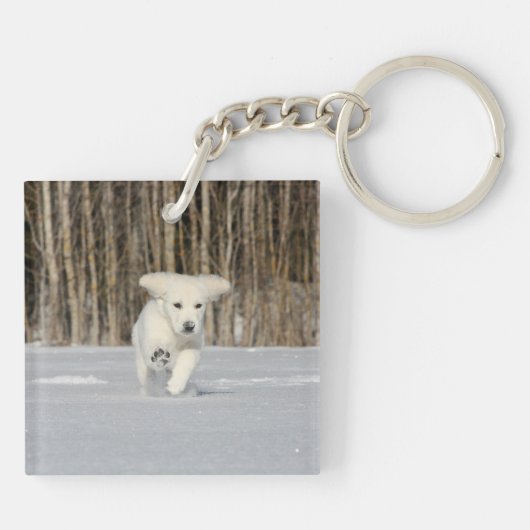 Weiße, goldene Retriever Welpe im Schnee Schlüsselanhänger (Rückseite)