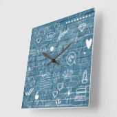 Weiße Graffiti an der blauen Wand Moderne Textkuns Quadratische Wanduhr (Winkel)