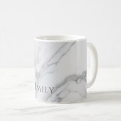 Weiße graue personalisierte Marmortextur Kaffeetasse (VorderseiteRechts)