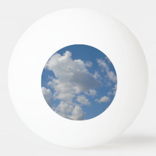 Weiße/graue Wolken und blauer Himmel Tischtennisball