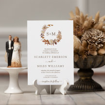 Weiße Herbst-Terrakotta-Monogramm-Kranz-Hochzeit