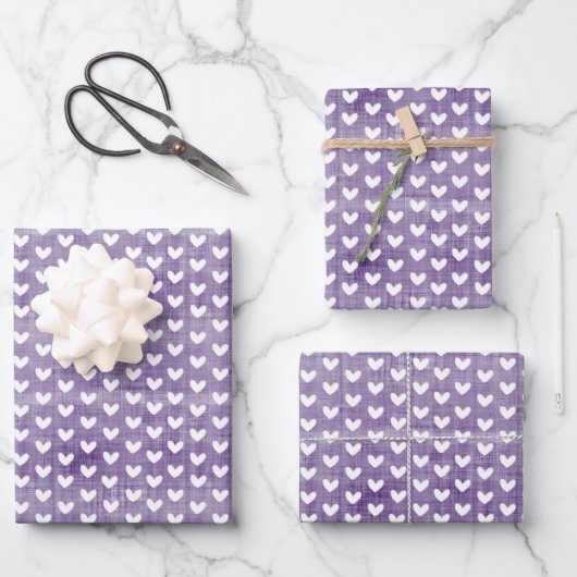 Weiße Herzen auf dunklen Lila Leinen Geschenkpapier Set (Vorderseite)