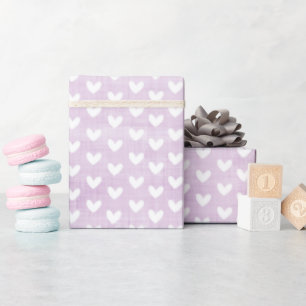 Weiße Herzen auf helllila Leinen Geschenkpapier