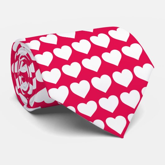 Weiße Herzen auf Lippenstift-Rosa Krawatte (Gerollt)