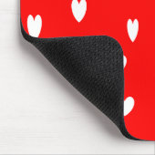 Weiße Herzmuster auf Rot Mousepad (Ecke)