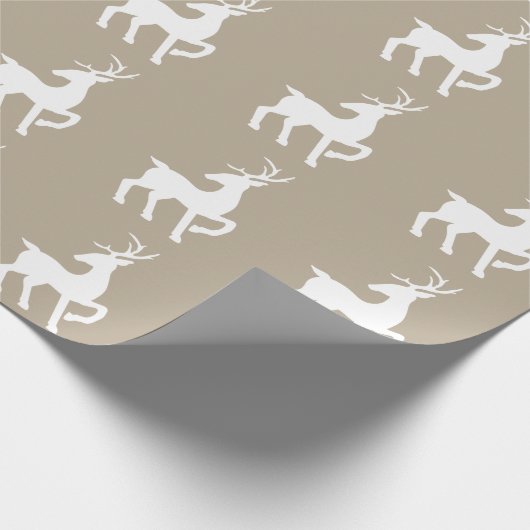 Weiße Hirsche Silhouette Muster auf Beige Geschenkpapier (Ecke)