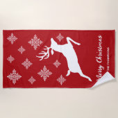 Weiße Hirschform auf Rot mit Schneeflocken und Tex Strandtuch (Vorderseite)