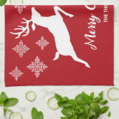 Weiße Hirschformen auf Rot mit Schneeflocken und T Geschirrtuch (Gefaltet)