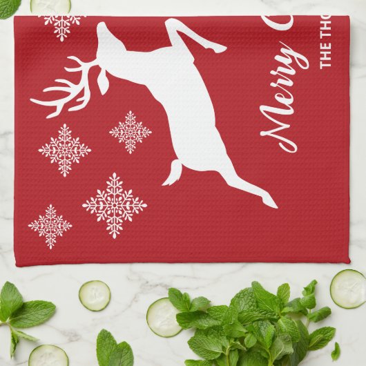 Weiße Hirschformen auf Rot mit Schneeflocken und T Geschirrtuch (Gefaltet)