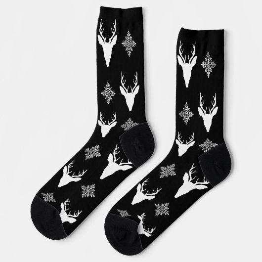 Weiße Hirschköpfe & Schneeflocken auf schwarzem Mu Socken (Linkes Detail)