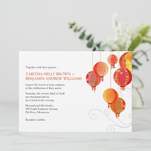 Weiße Hochzeit von Asiatischen Papierklangen Einladung (Stehend Vorderseite)