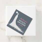 Weiße Hochzeitskleidung Brautpartys Vorlage Geschenkanhänger (Beispiel)