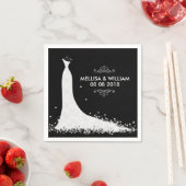 Weiße Hochzeitskleidung und schwarzer Hintergrund Serviette (Beispiel)