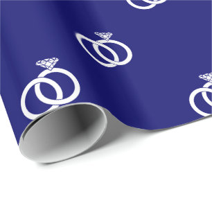 Weiße Hochzeitsringe auf dunkelblauem Navy-Blau Geschenkpapier