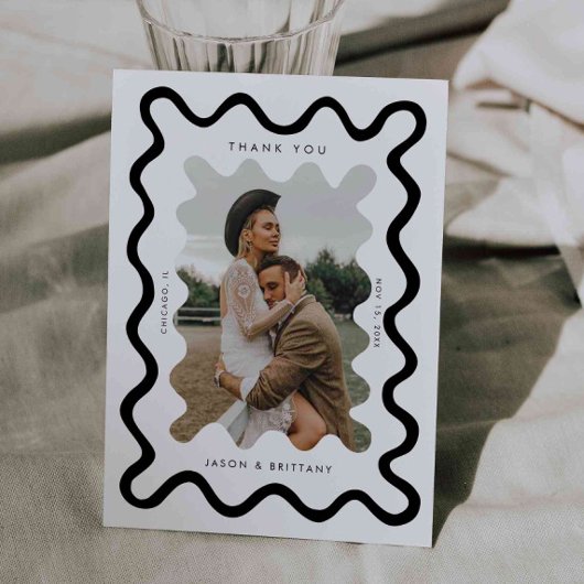 Weiße Hochzeitssache mit kratziger Hand Dankeskarte