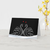 Weiße Hochzeitsschwäne auf schwarz Karte (Gelbe Blume)