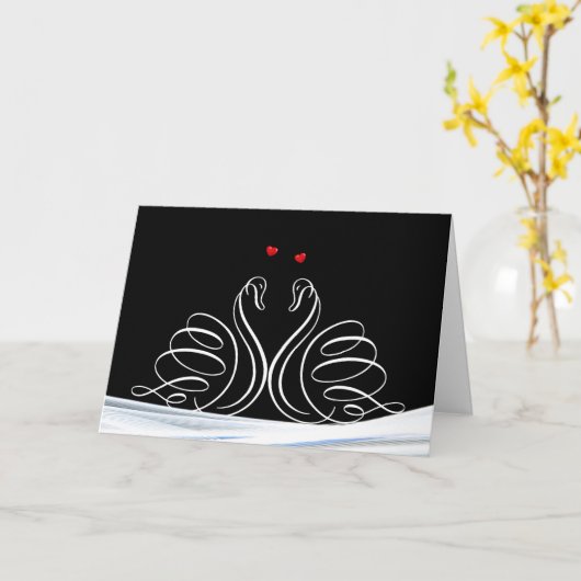 Weiße Hochzeitsschwäne auf schwarz Karte (Gelbe Blume)
