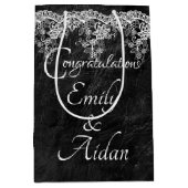 Weiße Hochzeitsstrecke auf Leder Mittlere Geschenktüte (Vorderseite)