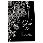 Weiße Hochzeitsstrecke auf schwarz Mittlere Geschenktüte (Vorderseite)