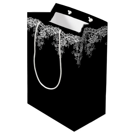 Weiße Hochzeitsstrecke auf schwarz Mittlere Geschenktüte (Rückseite Schrägansicht)