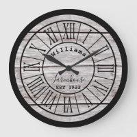 Weiße hölzerne Bauernhaus-Familienname-große Uhr
