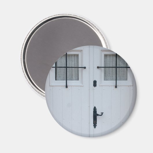 Weiße Holztür mit schwarzen schmiedeeisernen Bars Magnet (Vorderseite/Rückseite)