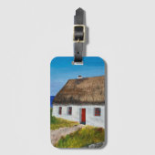 Weiße Hütte mit Blick aufs Meer Gepäckanhänger (Vorderseite Vertikal)