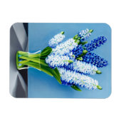 Weiße Hyazinthen in einer Glasvase auf blau Magnet (Horizontal)