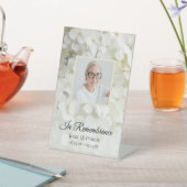 Weiße Hydrangea-Blumenfeier zur Beerdigung des Leb Sockelschild (In SItu)