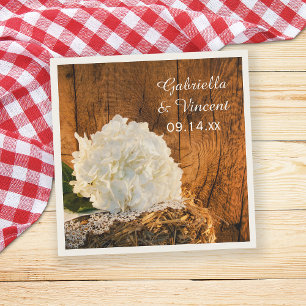 Weiße Hydrangea- und Braunwaldlandhochzeit Serviette