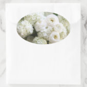 weiße Hydrangeas und ranunculus ovale Aufkleber (Tasche)