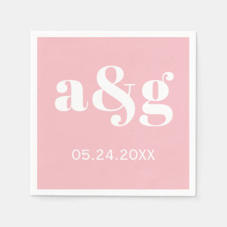 Weiße Initialen Typografie auf rosa Hochzeit Serviette