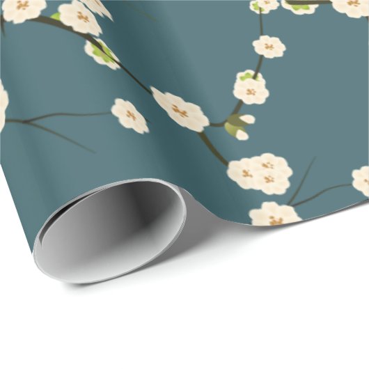 Weiße japanische Kirschblüten auf Forest Green Geschenkpapier (Rolleneckpunkt)
