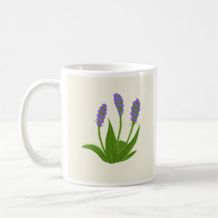 Weiße Kaffeetasse mit violetten Blumen
