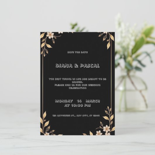 Weiße Kalligraphie und blumengeschmückte Hochzeit Einladung (Stehend Vorderseite)