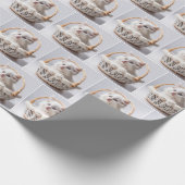 Weiße Kätzchen in einem Korb Geschenkpapier (Ecke)