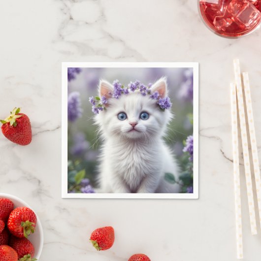 Weiße Kätzchen mit Lilac Laurel Serviette (Beispiel)