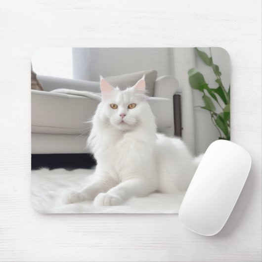 Weiße Katze auf Pelzfelle Mousepad (Mit Mouse)