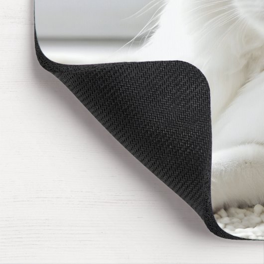 Weiße Katze auf weißem Teppich Mousepad (Ecke)