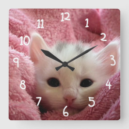 Weiße Katze in rosa Quadratische Wanduhr