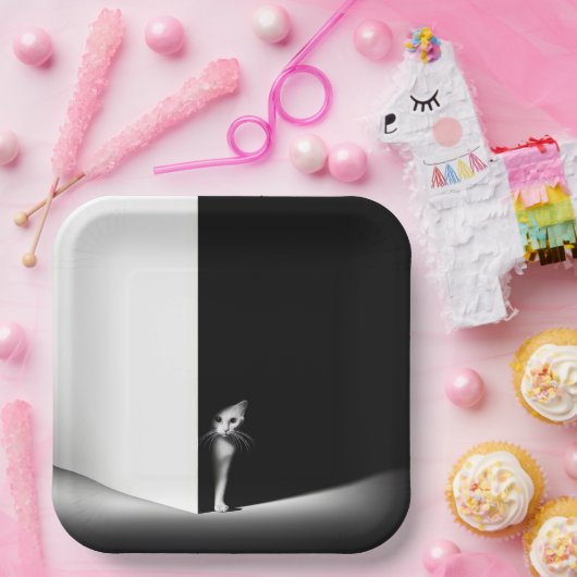 Weiße Katze in schwarzen Schatten Pappteller (Party)