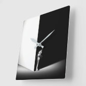 Weiße Katze in schwarzen Schatten Quadratische Wanduhr (Winkel)