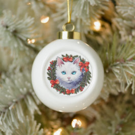 Weiße Katze in Weihnachtskraut Aquarellmalerei, Keramik Kugel-Ornament