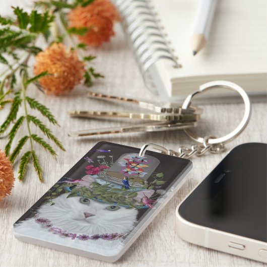 Weiße Katze mit Butterfly Bell Jar Schlüsselanhänger (Vorderseite rechts)